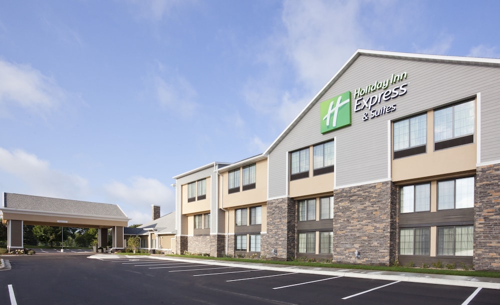 Holiday Inn Express Suites Willmar 7/50