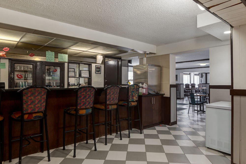 Airport Travellers Inn 39/51