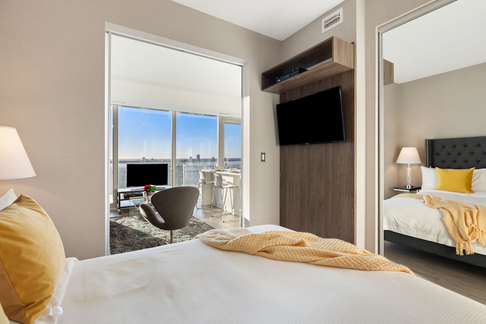 1 BEDROOM, SUITE, QUEEN BED