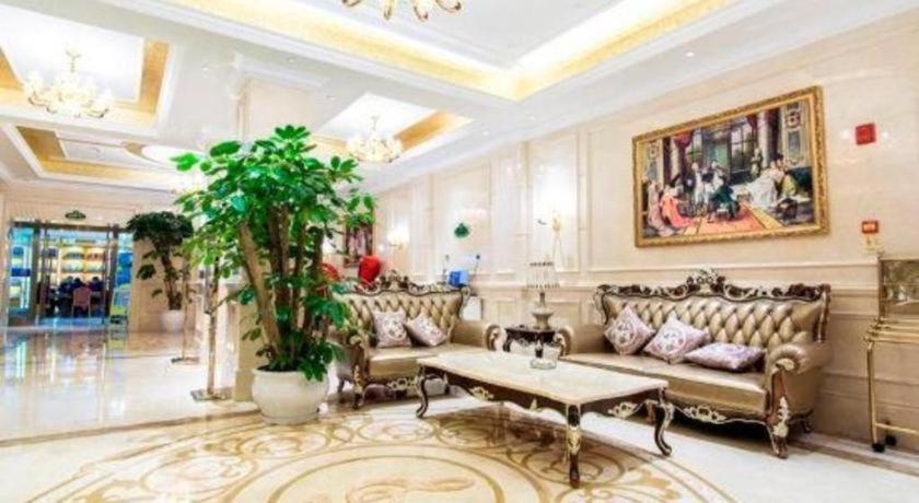 Vienna Hotel (Chuanxin Drum Tower Metro Station, Beijing Road) 30/50