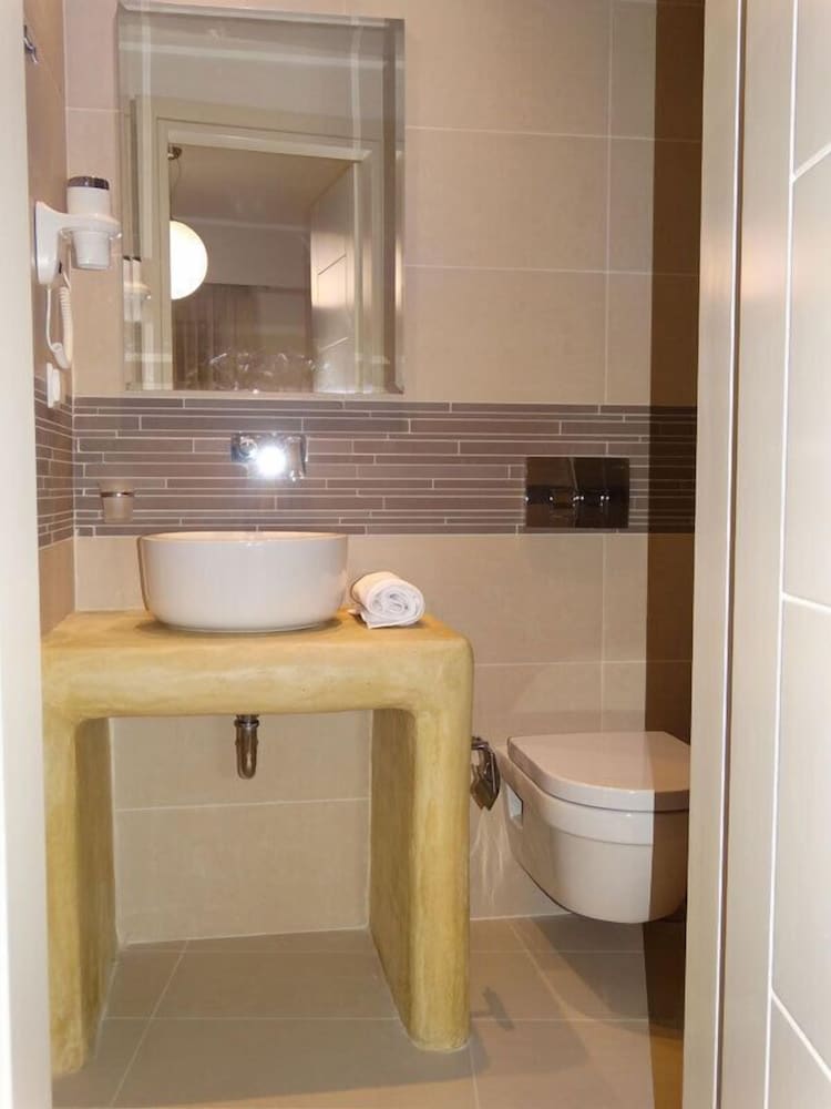 ROOM, DOUBLE OR TWIN BED, BALCONY