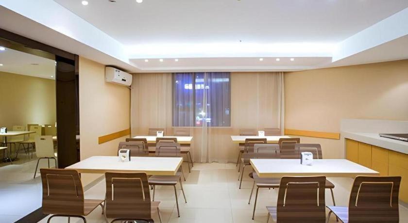 City Comfort Inn (Guilin Jiatianxia Square) 48/54