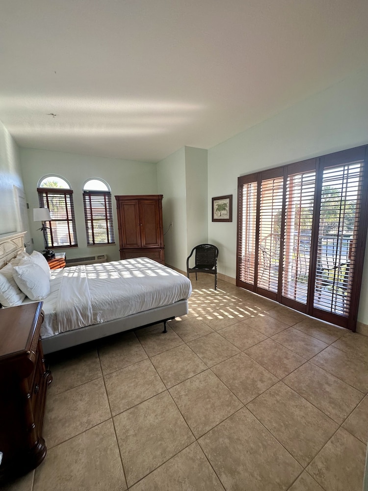 Tahitian Inn Spa 22/64