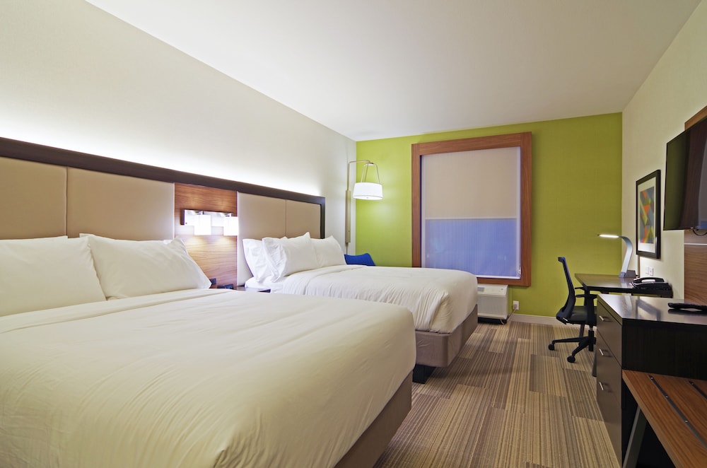Holiday Inn Express Hotel & Suites Phoenix North Scottsdale 26/58