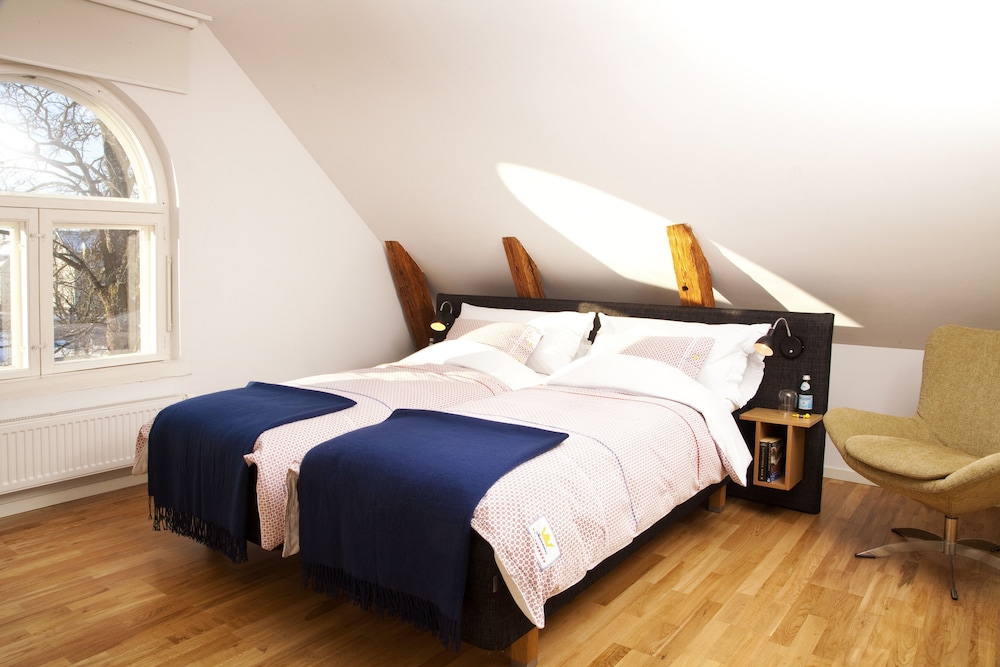 Annas Hotell 12/50