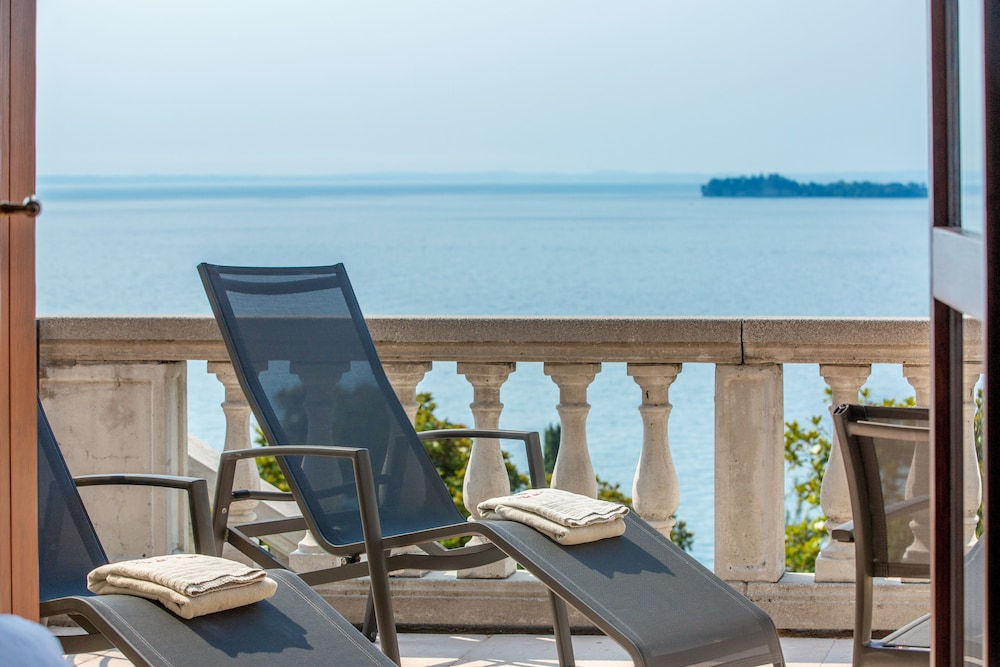 Hotel Villa Del Sogno 68/77