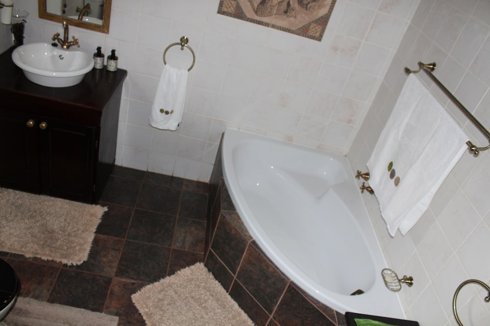 Ukarimu Guest House 32/36