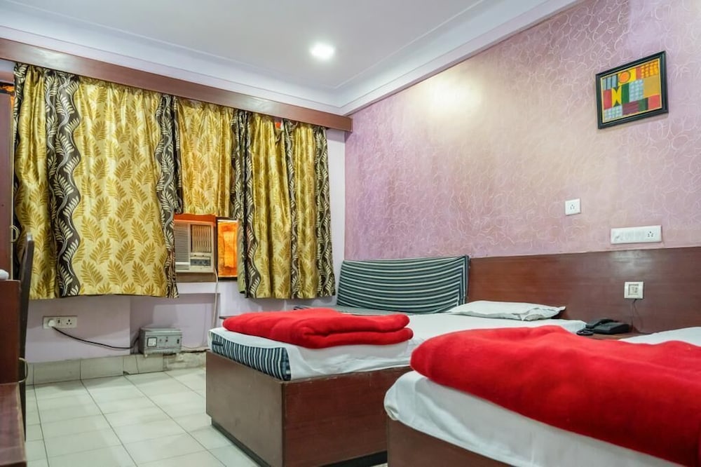 HOTEL PRAYAG 27/55