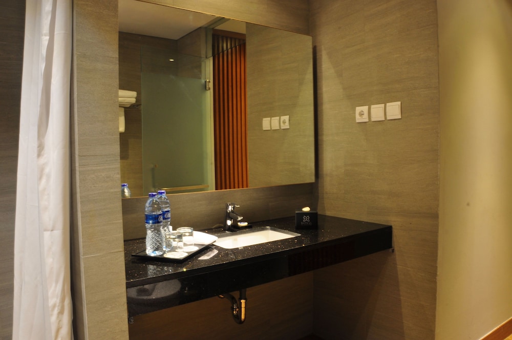 Batiqa Hotel Jababeka 59/60