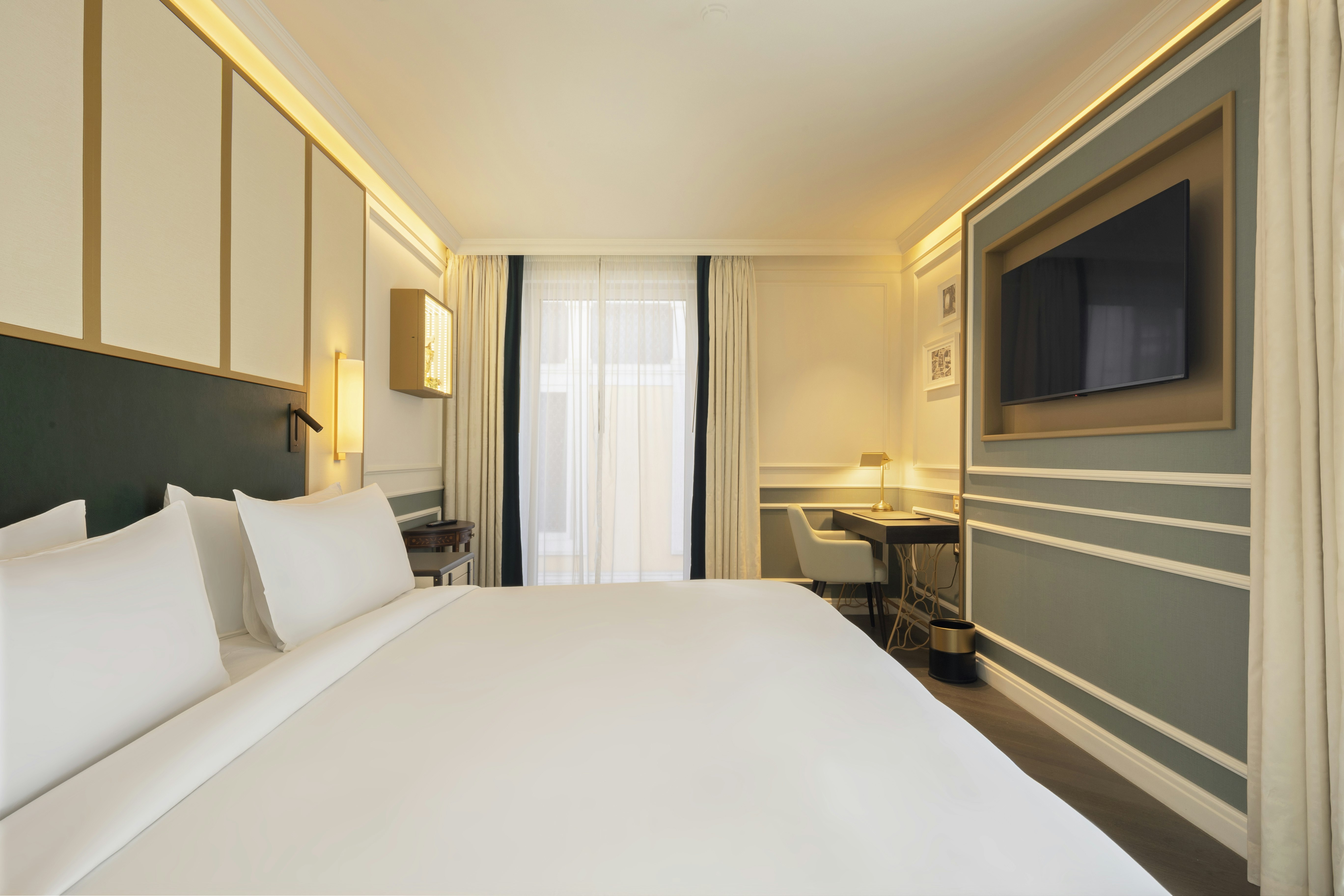 PREMIUM, KING BED, CORNER