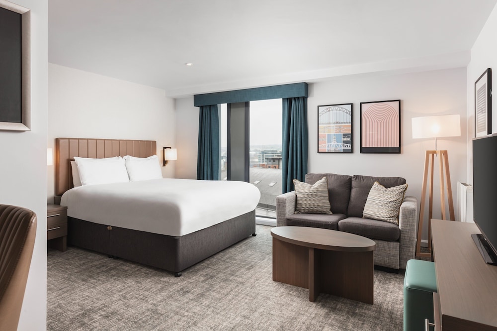 Studio, Suite, King Bed, Side Quay View, Kitchen