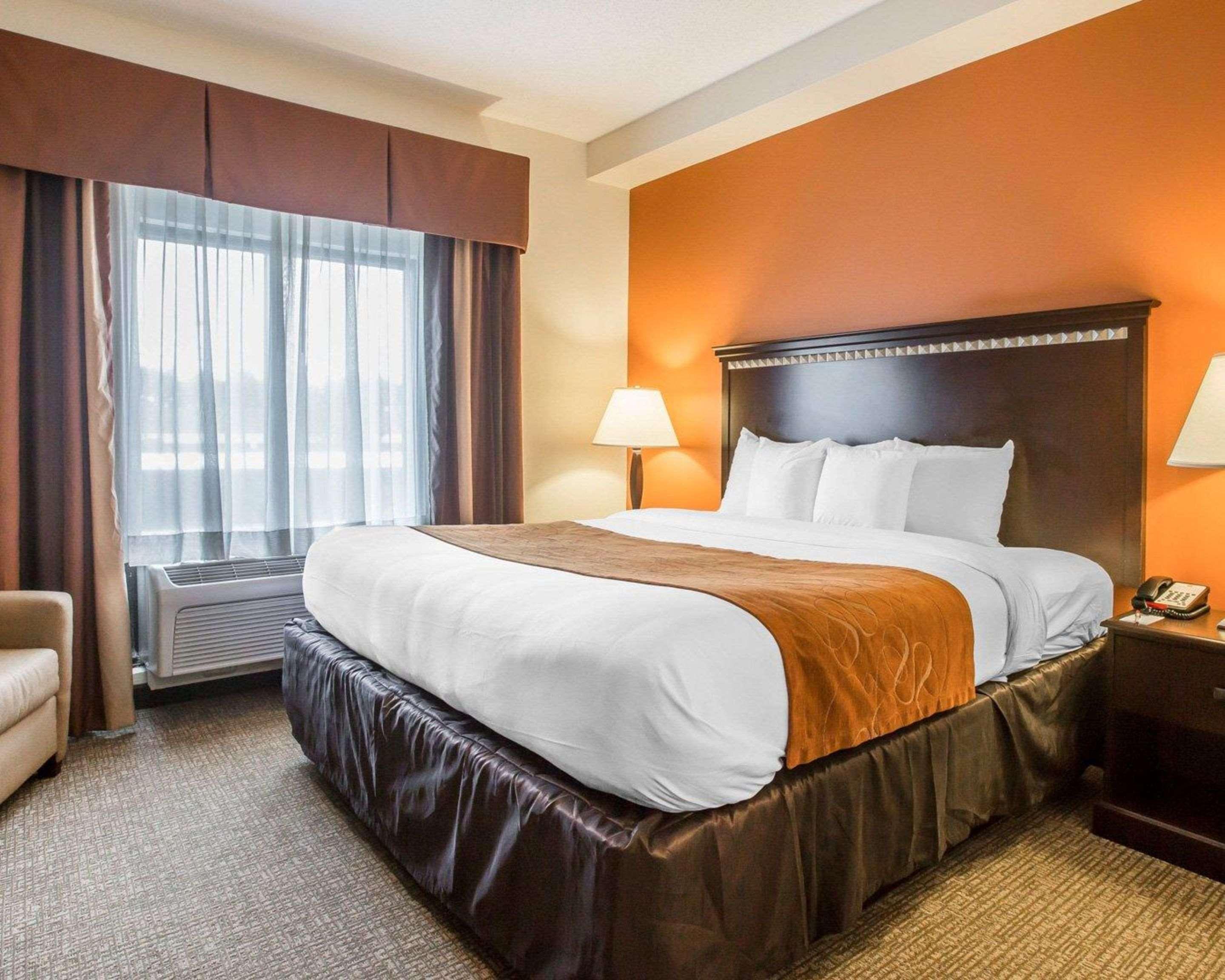 SUITE, QUEEN BED, ACCESSIBLE