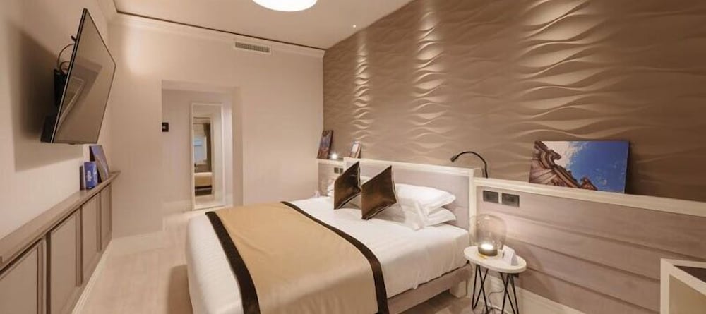 Rhea Silvia Luxury Navona 48/50