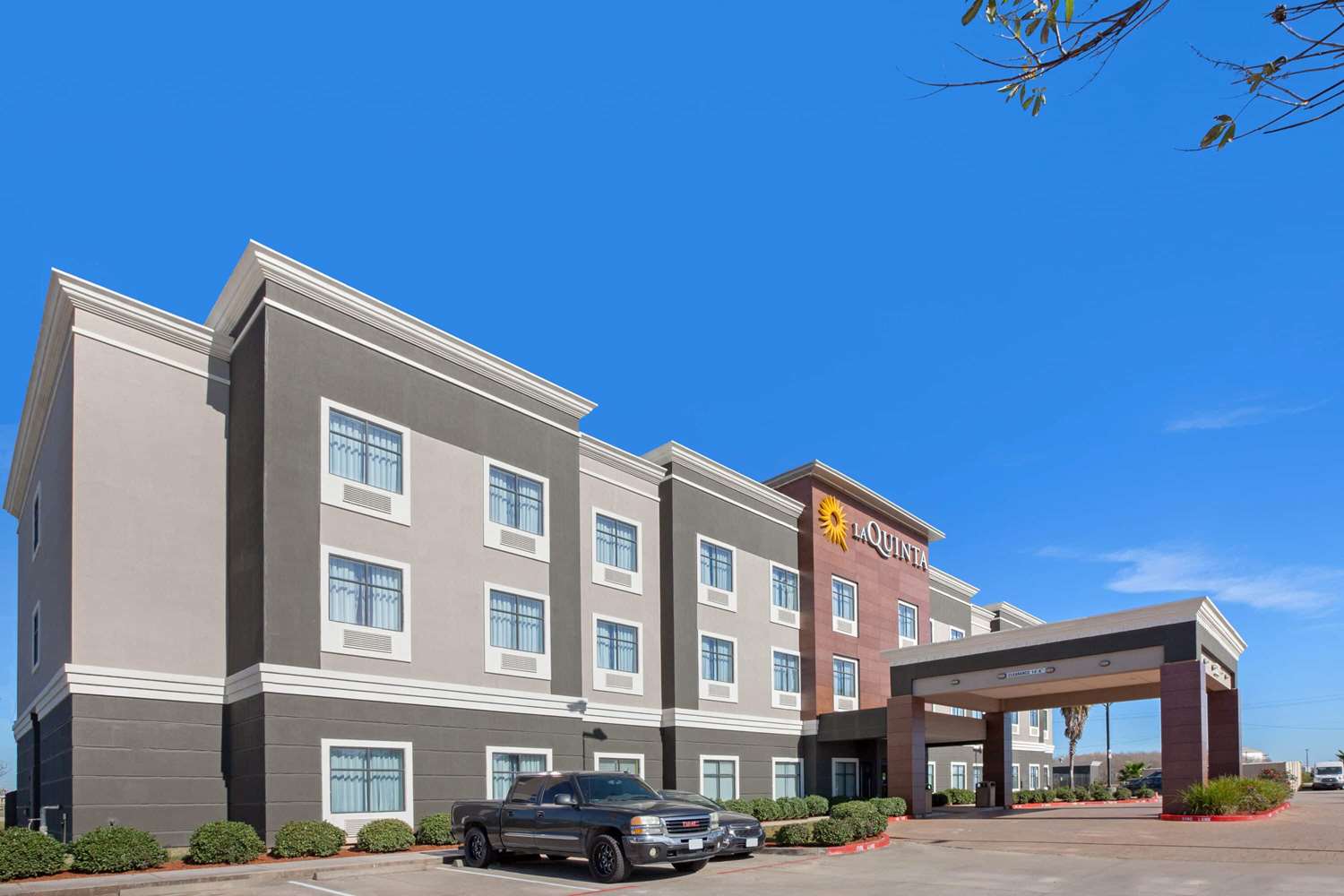 La Quinta Inn & Suites by Wyndham Pasadena North 2/30