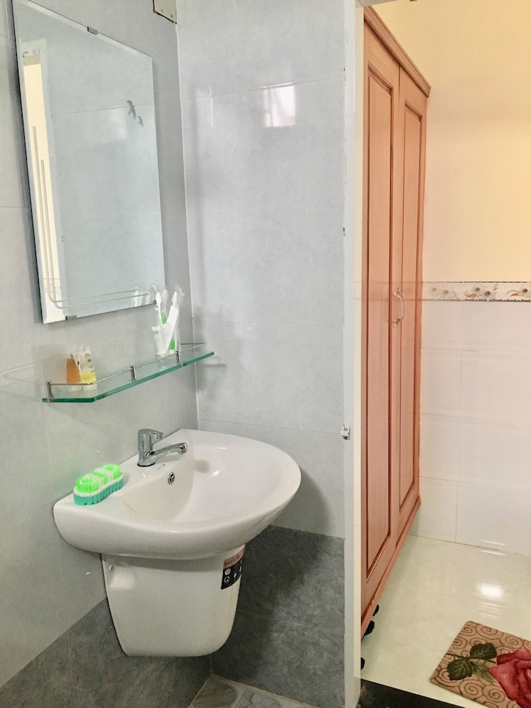 Trieu Hoang Hotel 33/34