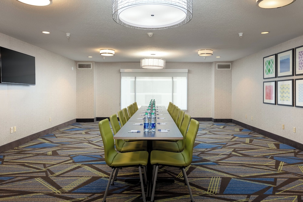 Holiday Inn Express Hotel & Suites Milton East I-10 63/73