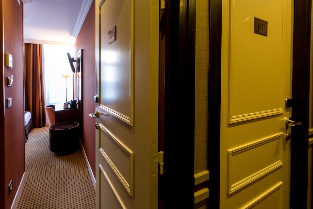 Hotel Saint Honore 30/35