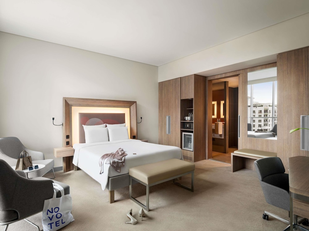DELUXE, SUITE, DOUBLE BED, SOFA