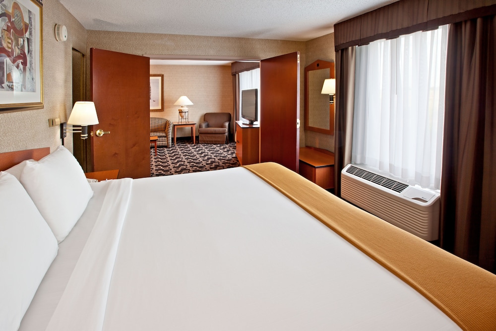 Holiday Inn Express Hotel And Suites Greenwood 22/66
