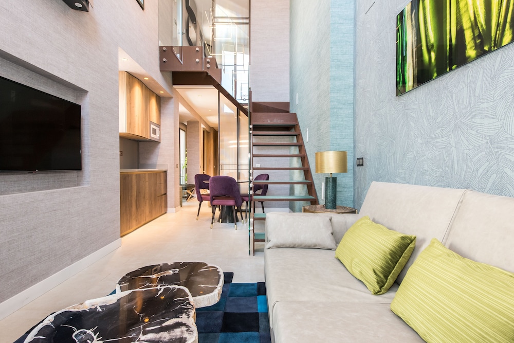 The Garden Suites 28/42
