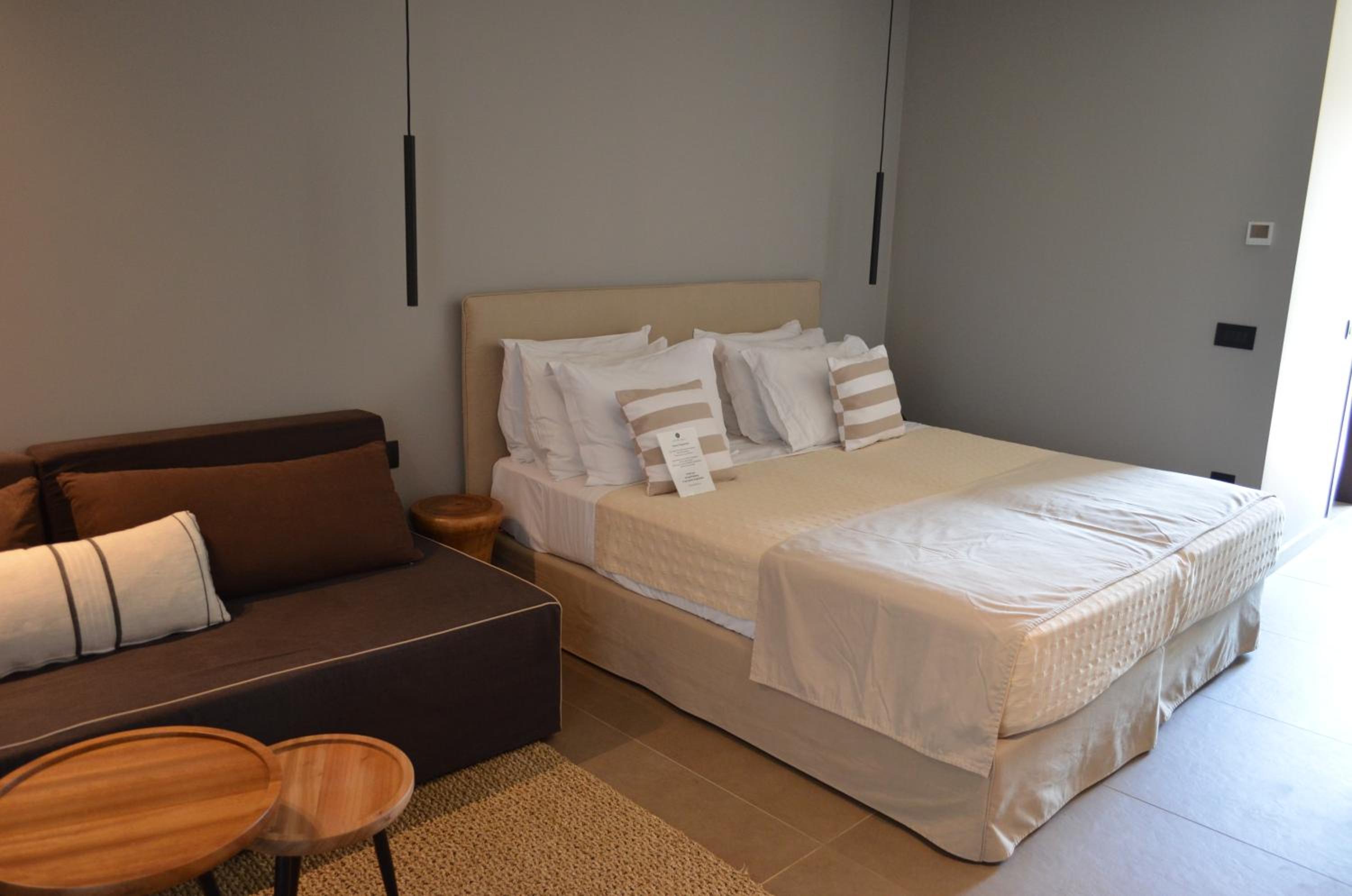 COOKS CLUB IALYSOS RHODES ADULTS ONLY 28/83