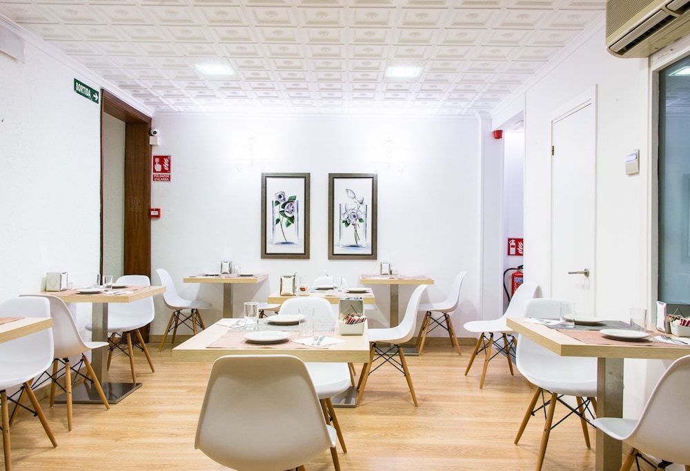 Hostal Menurka 32/50