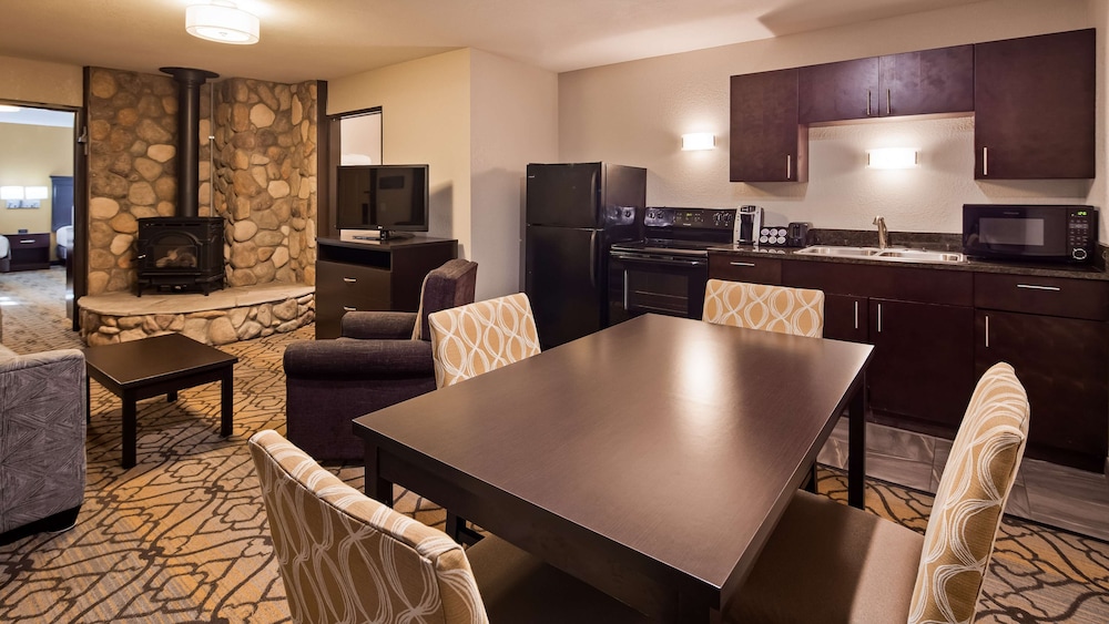 Best Western Of Harbor Springs 28/35