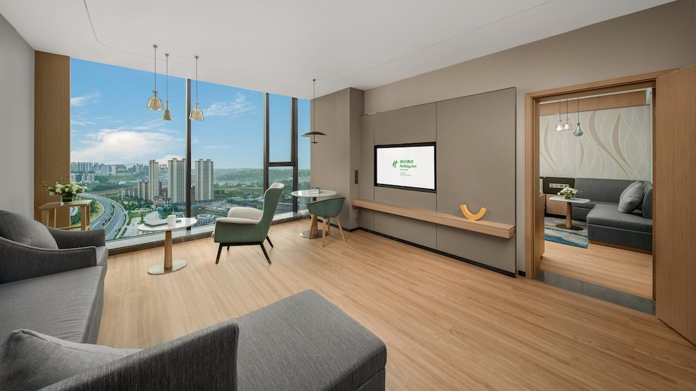 Holiday Inn Luzhou Longjian 24/43