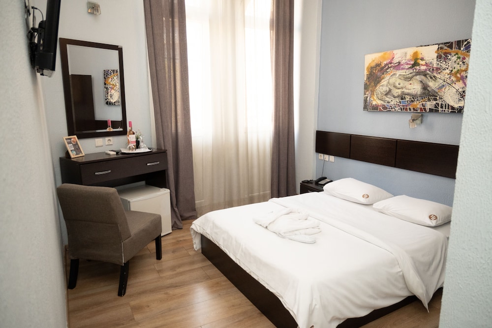 Hotel Ilisia 7/68