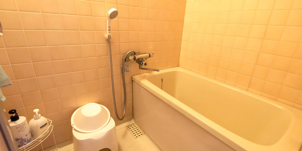 JAPANESE, FAMILY, PRIVATE BATHROOM