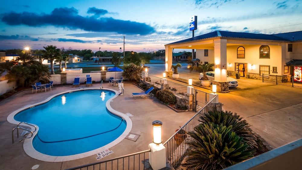 Best Western George West Executive Inn 4/30