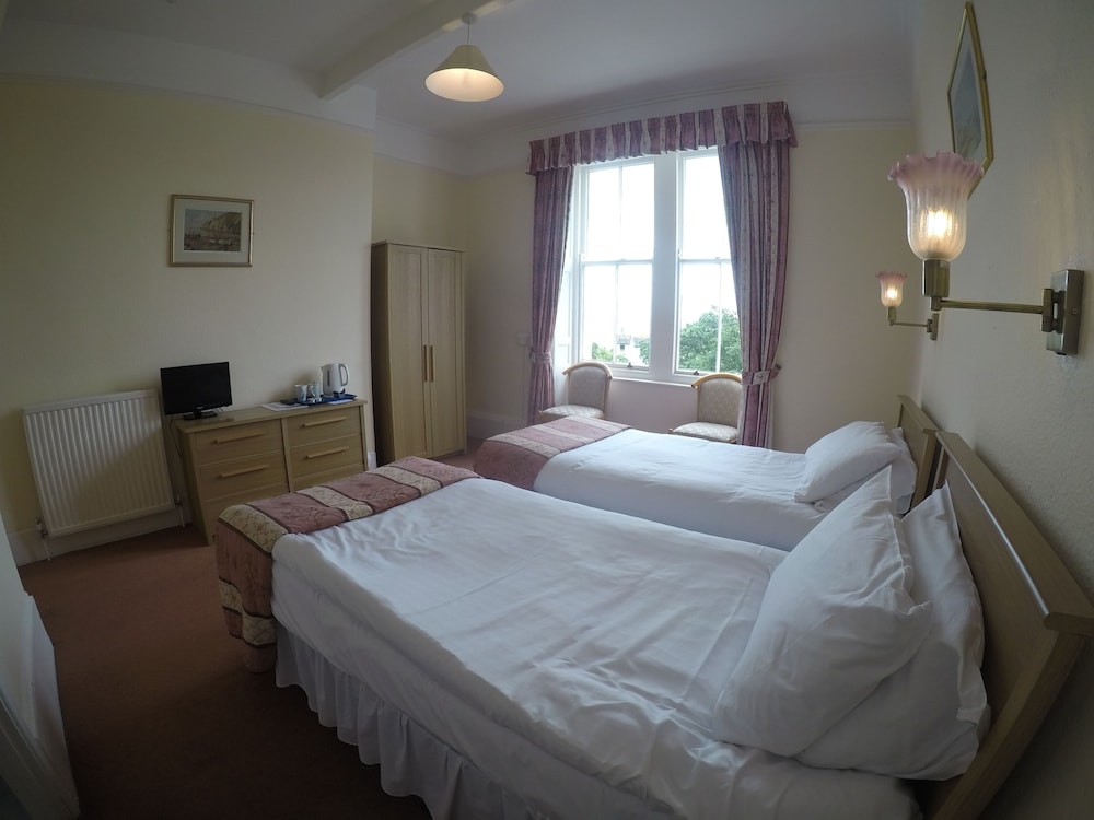 THE MANOR HOTEL 14/71