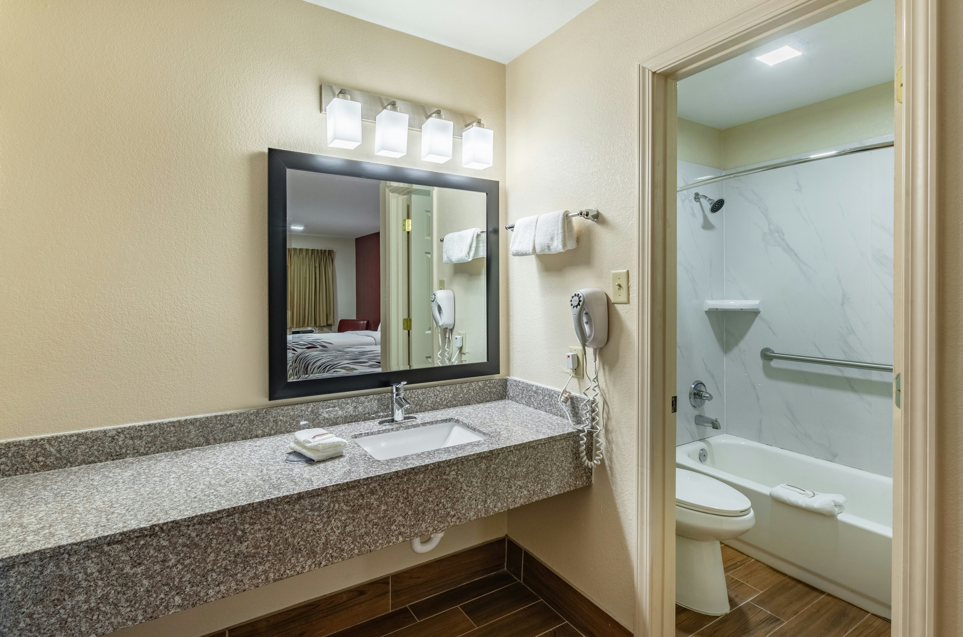 غرفة ديلوكس بسريرين مزدوجين، Americas Best Value Inn Buffalo Tx 3/3