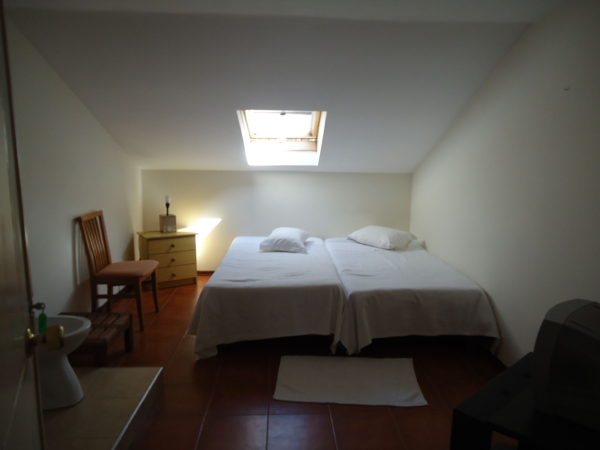 غرفة بسريرين منفصلين بحمام مشترك، Hotel Pouso Dos Anjos 7/10