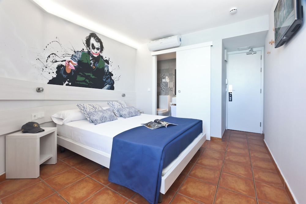 Hotel Ryans La Marina 16/69