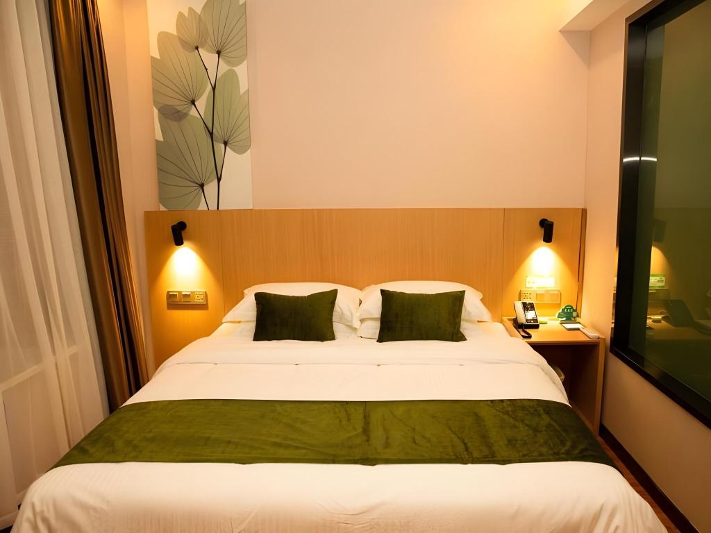 GreenTree Inn Pingliang Jinding Times Square 7/23