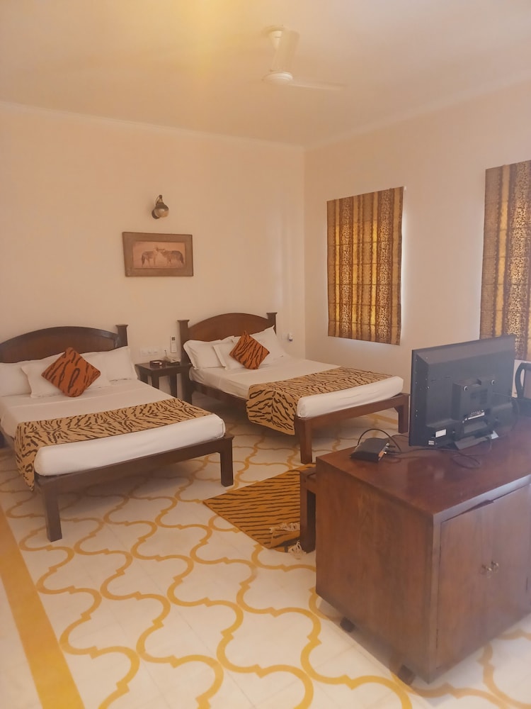 Hotel Dev Vilas 39/72