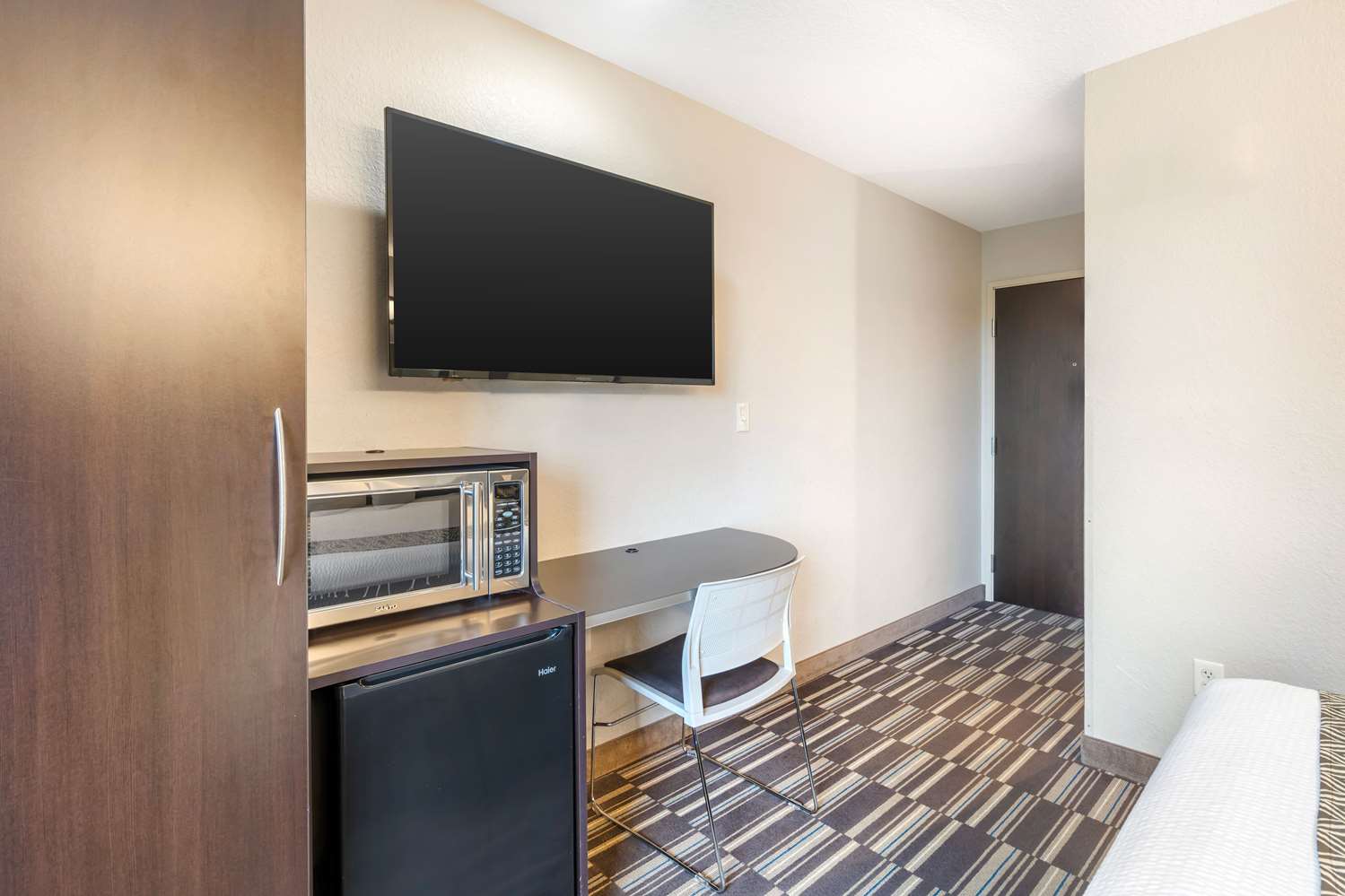 Microtel Inn and Suites by Wyndham Brooksville 43/53