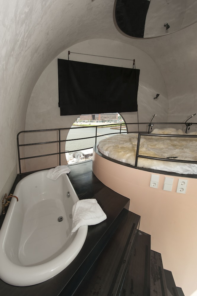 Botel 22/70