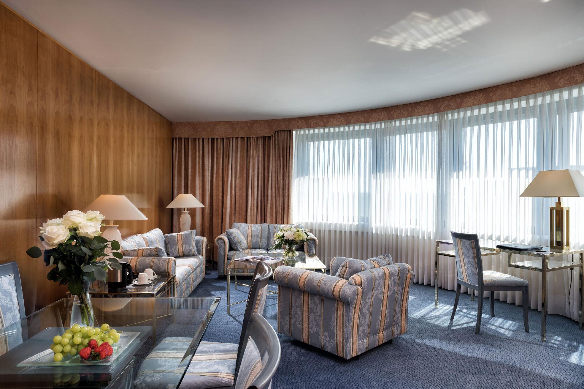 MASTER, SUITE