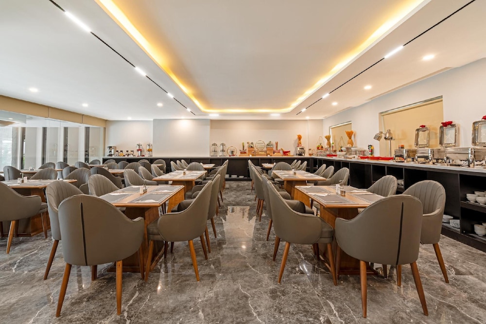 Mercy Emerald Hotel 34/46