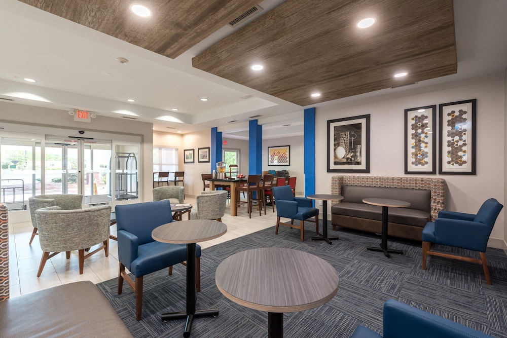 Holiday Inn Express Suites Lagrange 28/38