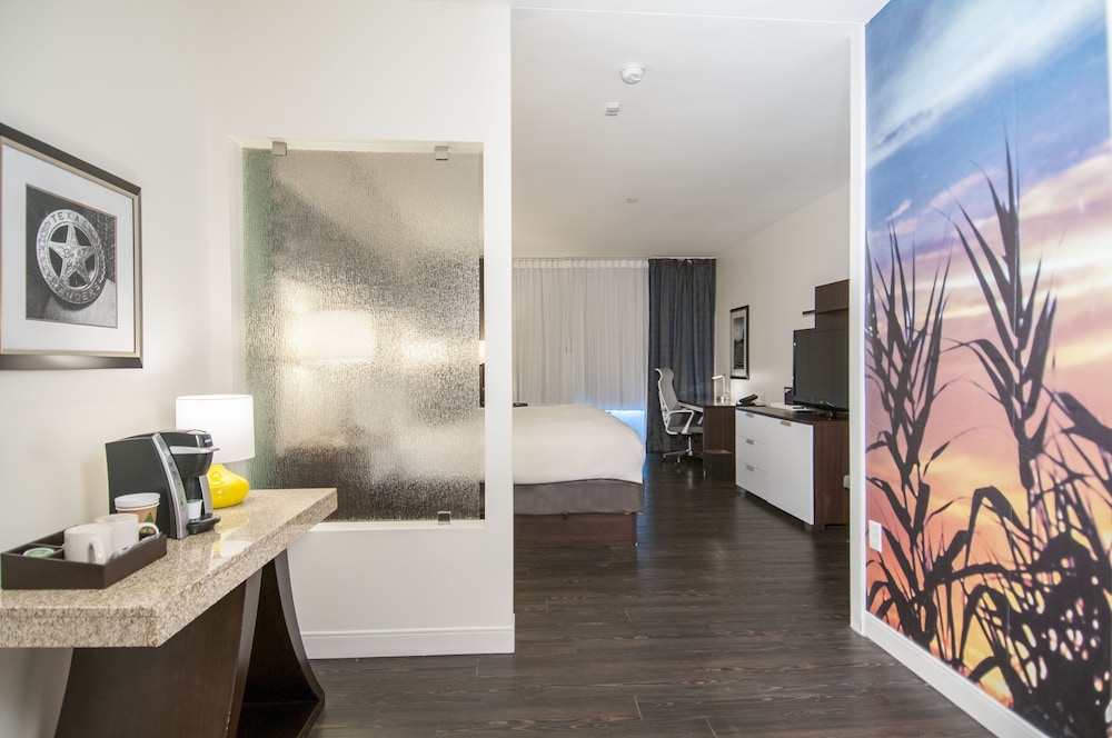 Hotel Indigo Waco Baylor 25/76
