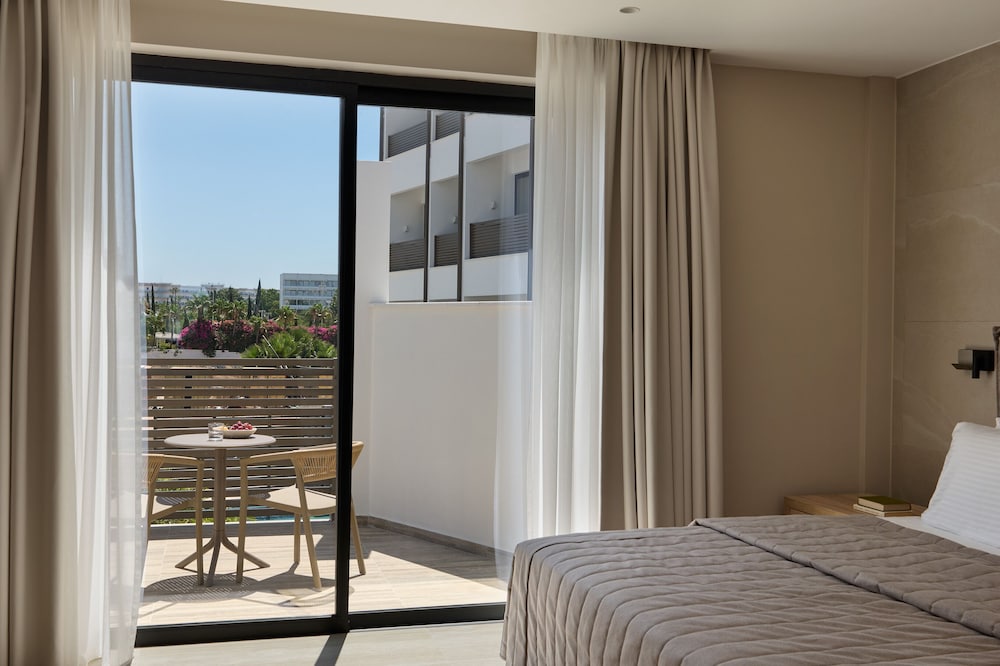 Suite, Pool View, Outdoor Jetted Tub