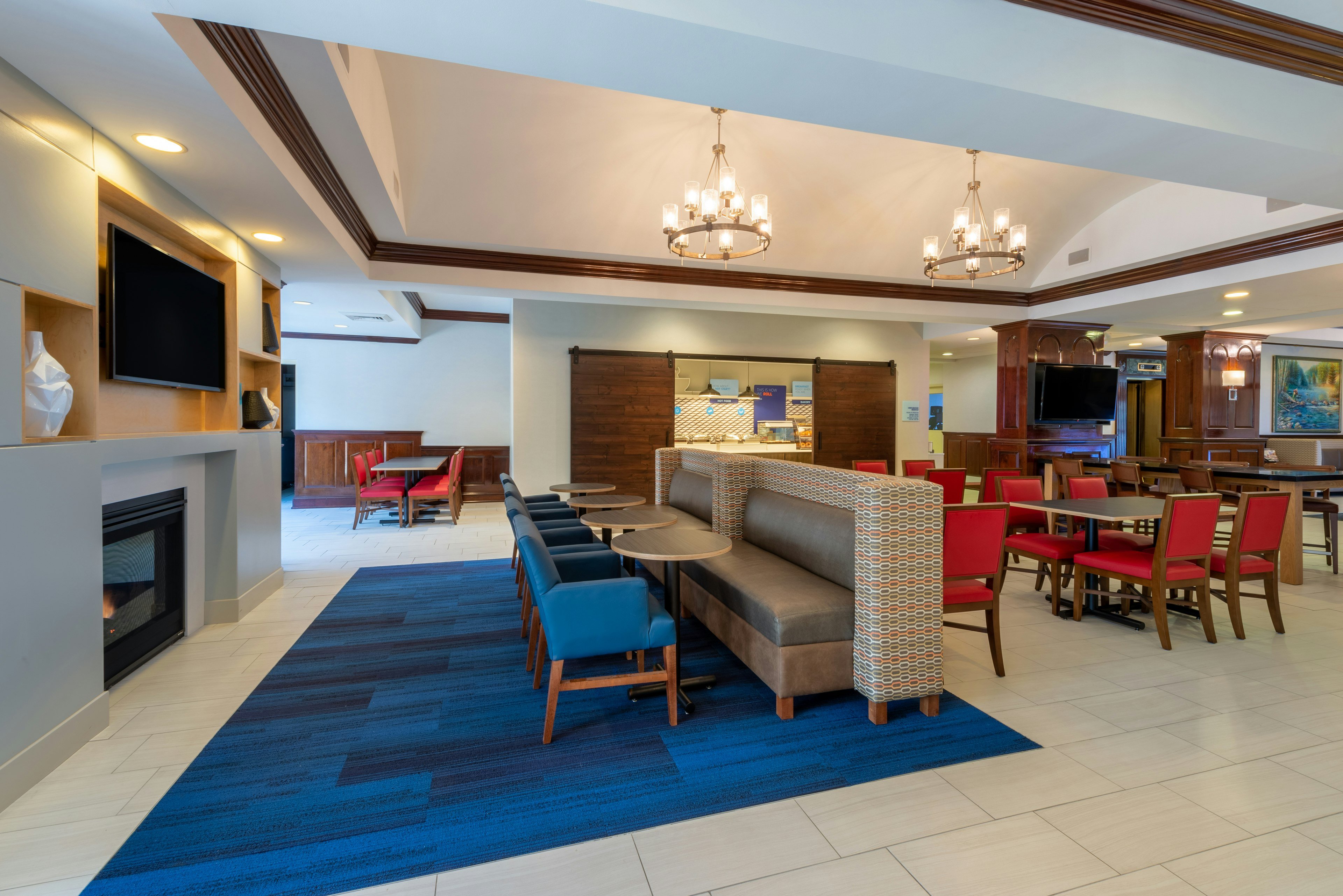 Holiday Inn Express State College Williamsburg Sq 33/48