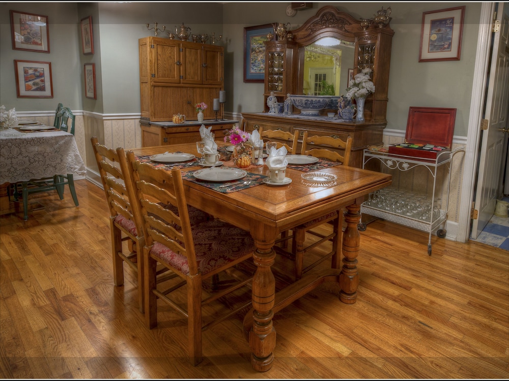 Blue Mountain Mist Country Inn 54/63