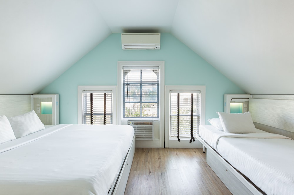 Nyah Key West Adult Only 6/65
