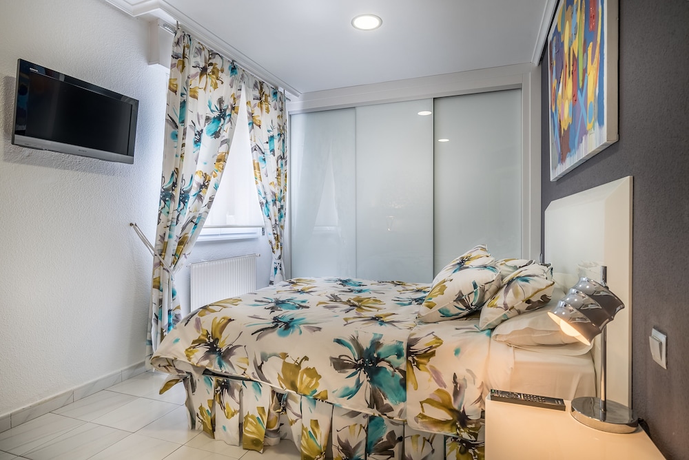 APARTAMENTOS LAS BRISAS 37/49