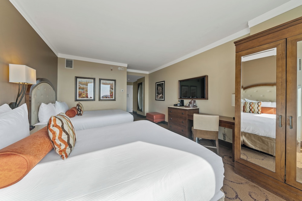 LUXURY, 2 QUEEN BEDS, RIVER VIEW