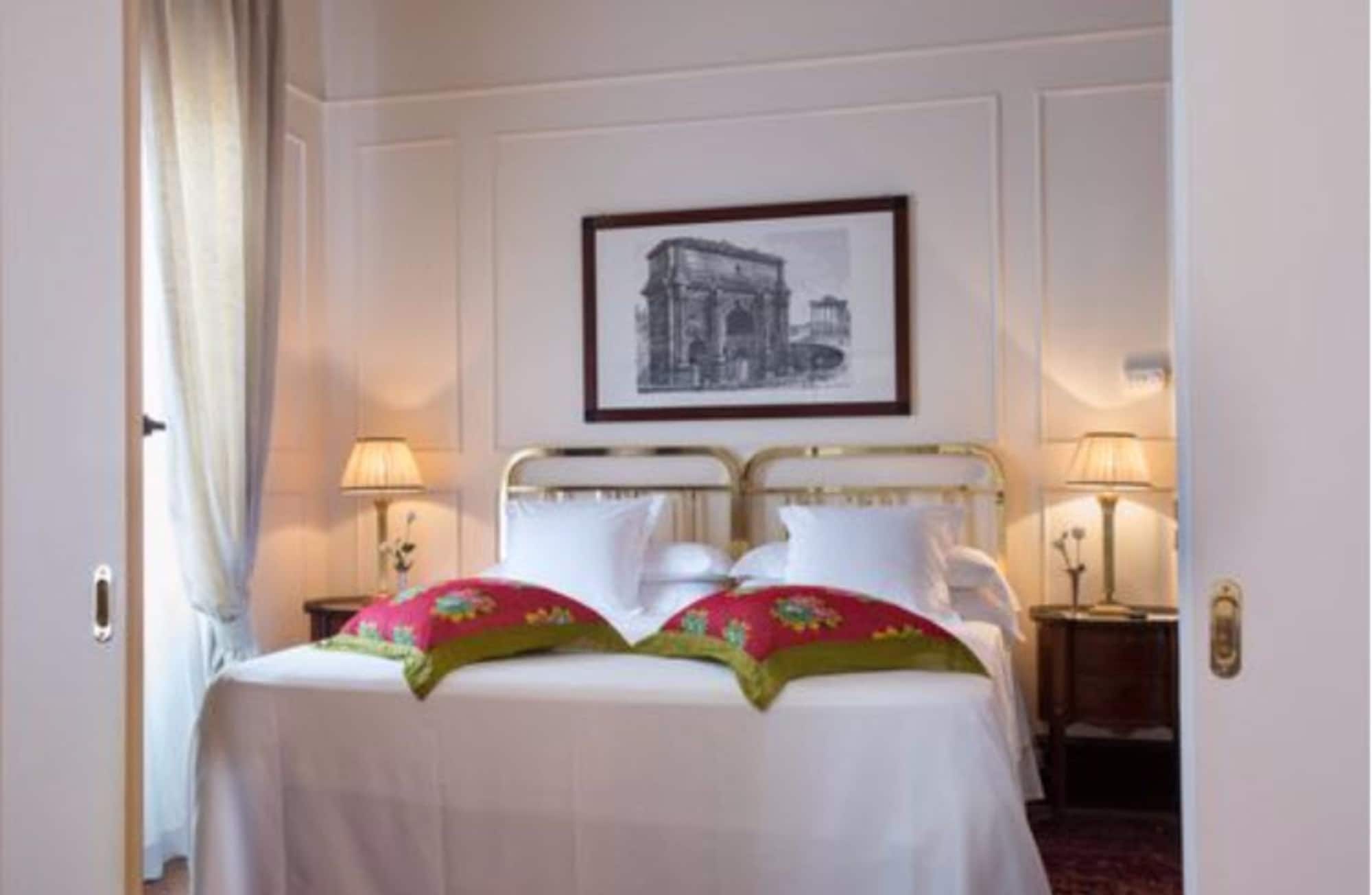Room at Grand Hotel Plaza, ROME